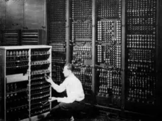 image showing the size of the first computer taking up an entire room